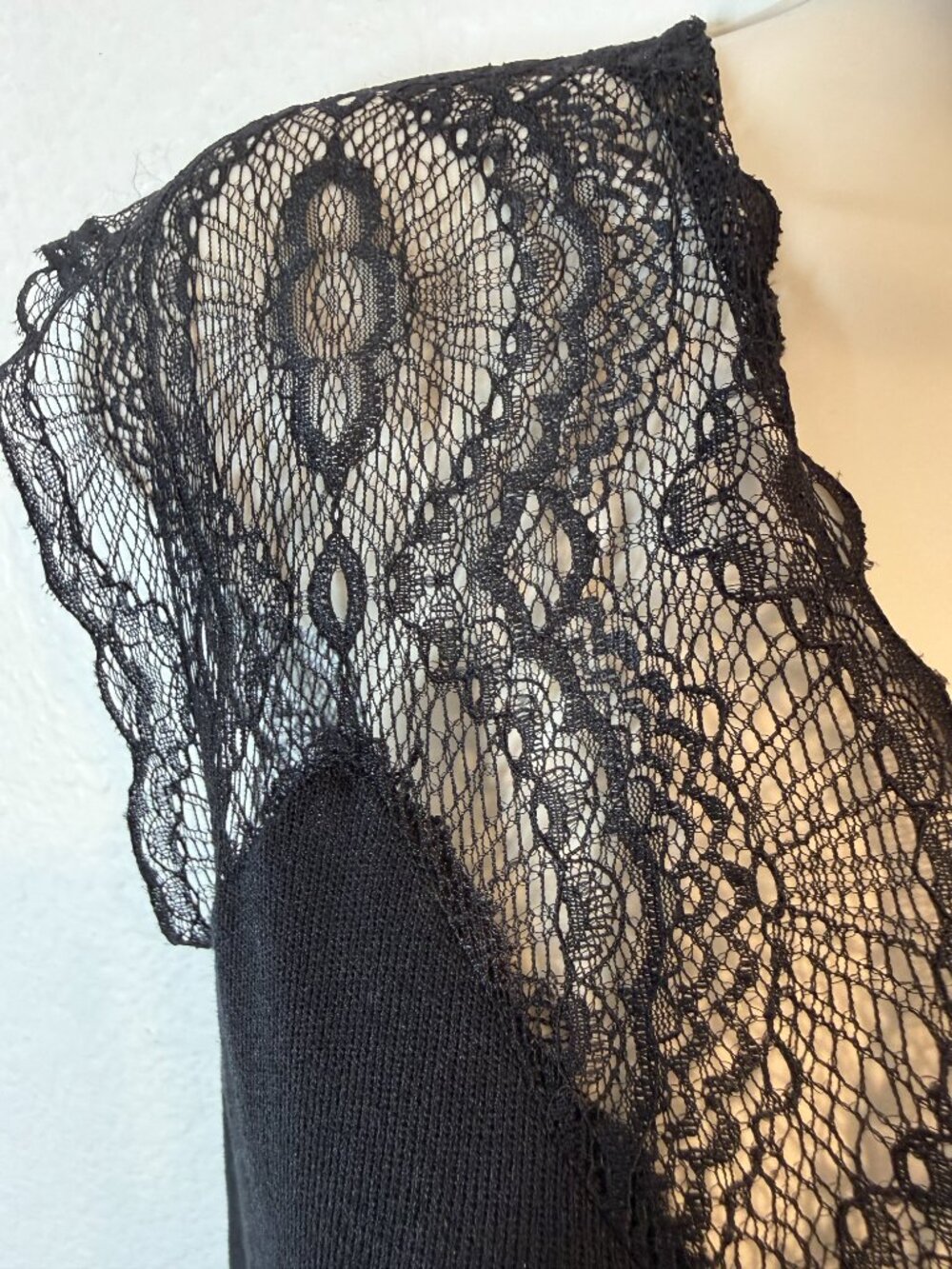 Frank Lyman Black Lace Top Blouse Size Small Sheer Floral Lace Cap Sleeve - Picture 5 of 9